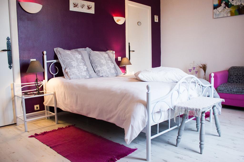 Aux Ronzieres Bed & Breakfast Pouilly-sous-Charlieu Oda fotoğraf