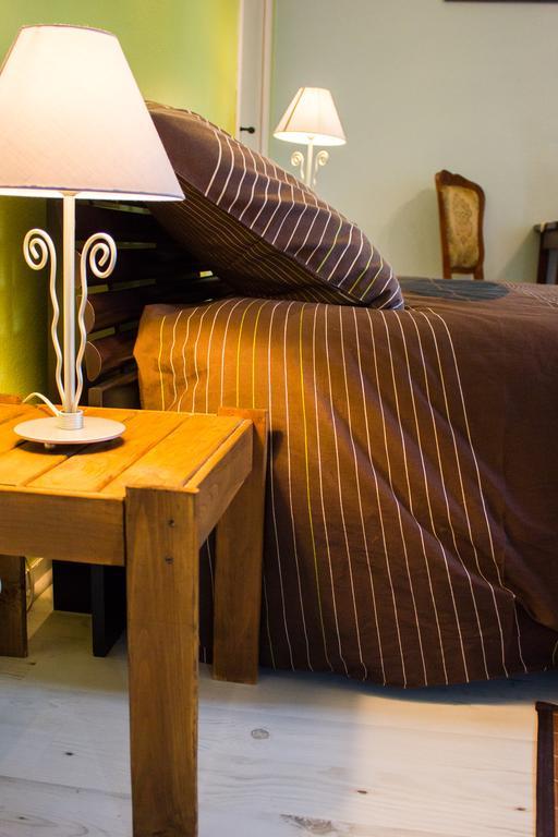 Aux Ronzieres Bed & Breakfast Pouilly-sous-Charlieu Oda fotoğraf