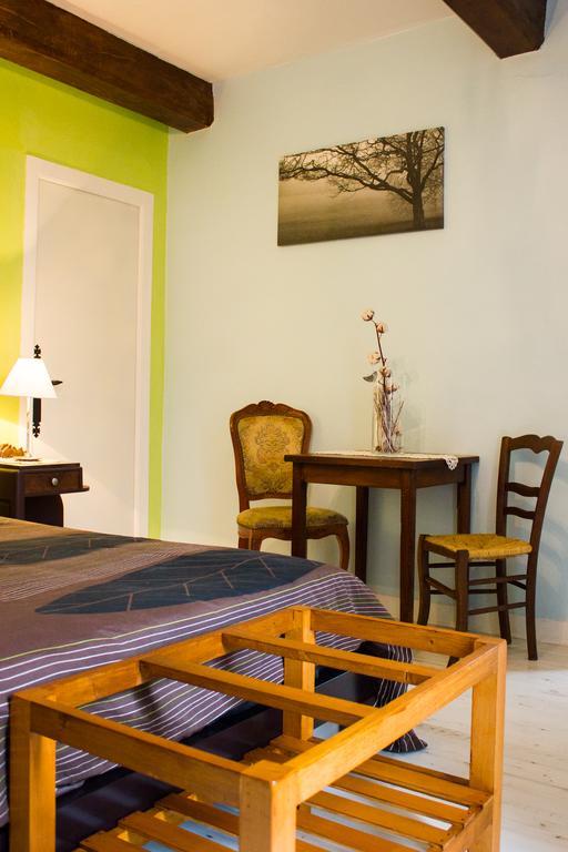 Aux Ronzieres Bed & Breakfast Pouilly-sous-Charlieu Oda fotoğraf