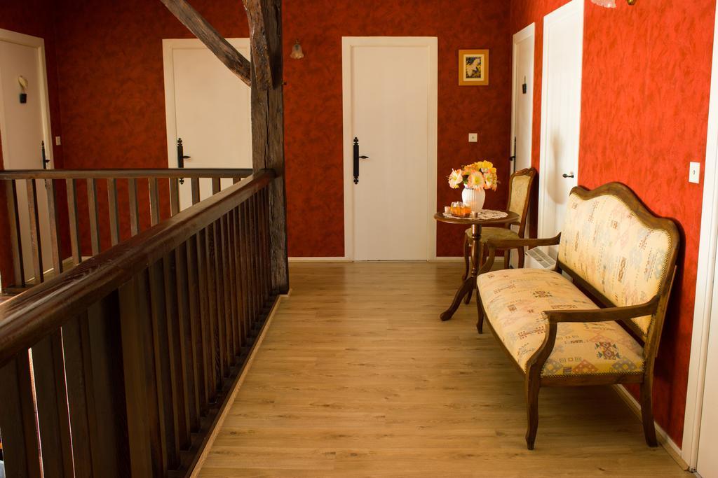 Aux Ronzieres Bed & Breakfast Pouilly-sous-Charlieu Oda fotoğraf