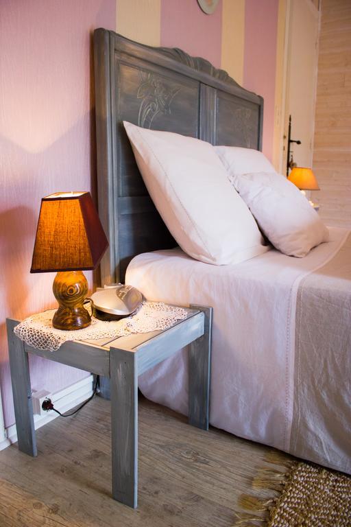 Aux Ronzieres Bed & Breakfast Pouilly-sous-Charlieu Oda fotoğraf