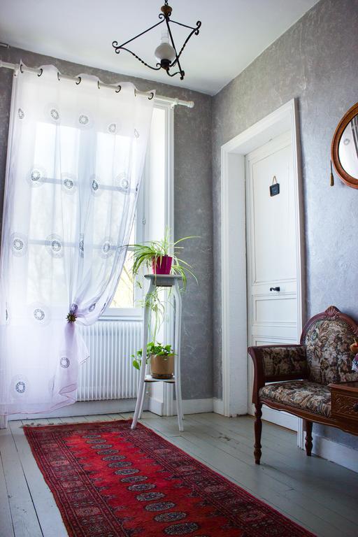 Aux Ronzieres Bed & Breakfast Pouilly-sous-Charlieu Dış mekan fotoğraf