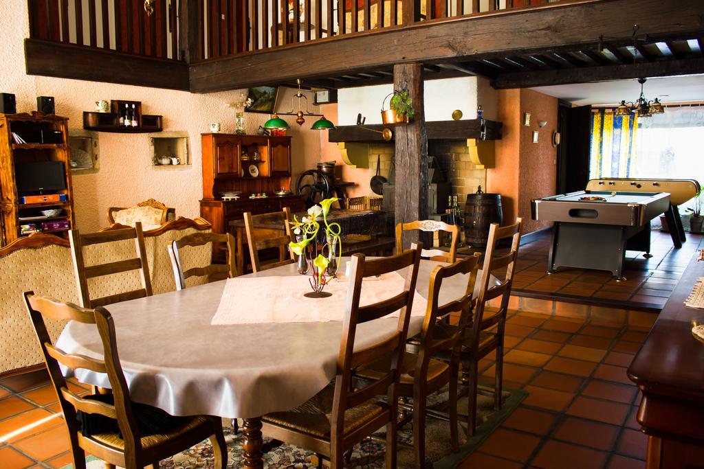 Aux Ronzieres Bed & Breakfast Pouilly-sous-Charlieu Oda fotoğraf