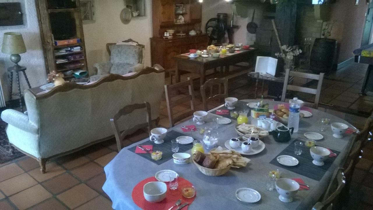 Aux Ronzieres Bed & Breakfast Pouilly-sous-Charlieu Dış mekan fotoğraf